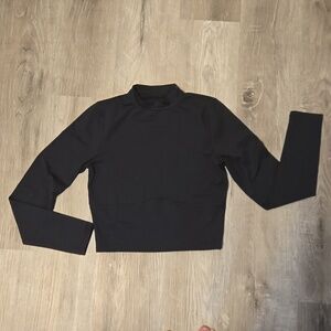 Under Armour black mockneck cropped long-sleeved contour workout top, medium